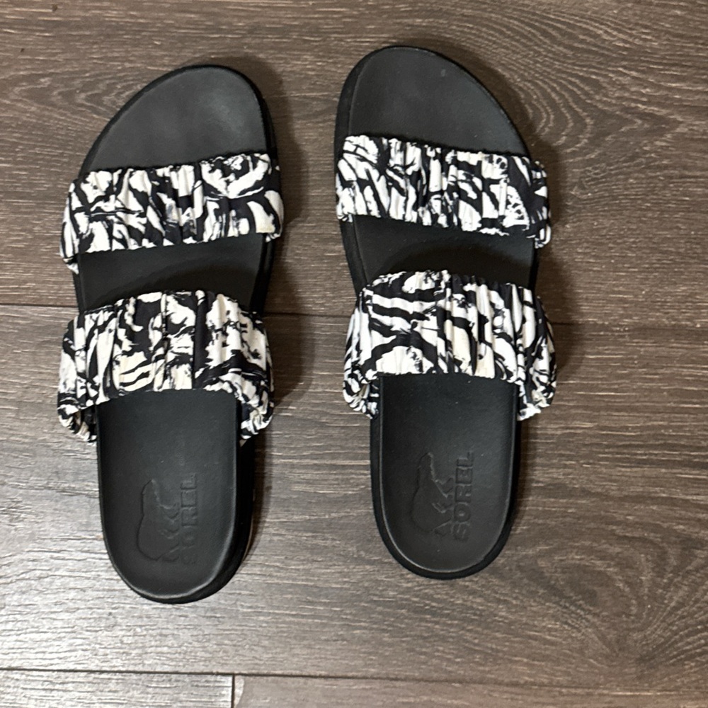 SOREL Roaming Two Strap Sandals / Black and White / 10